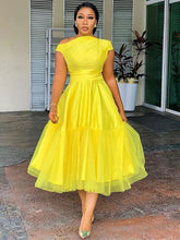 Schulterfreies Midikleid aus Tüll